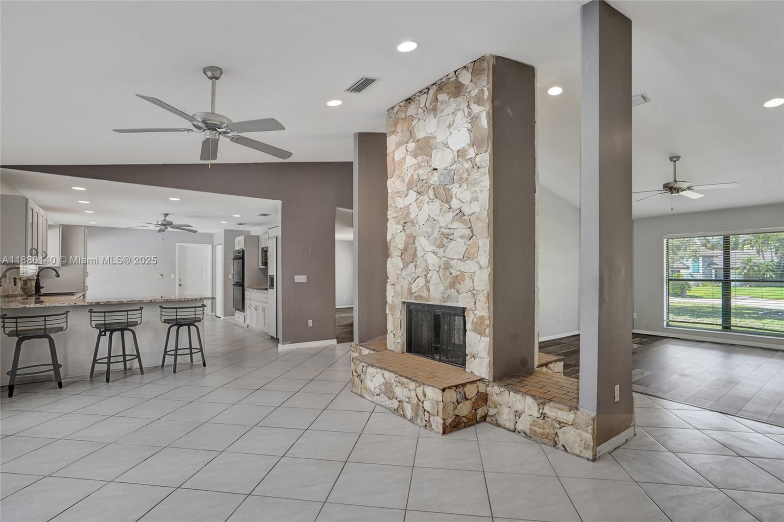 KINGS GROVE - Residential