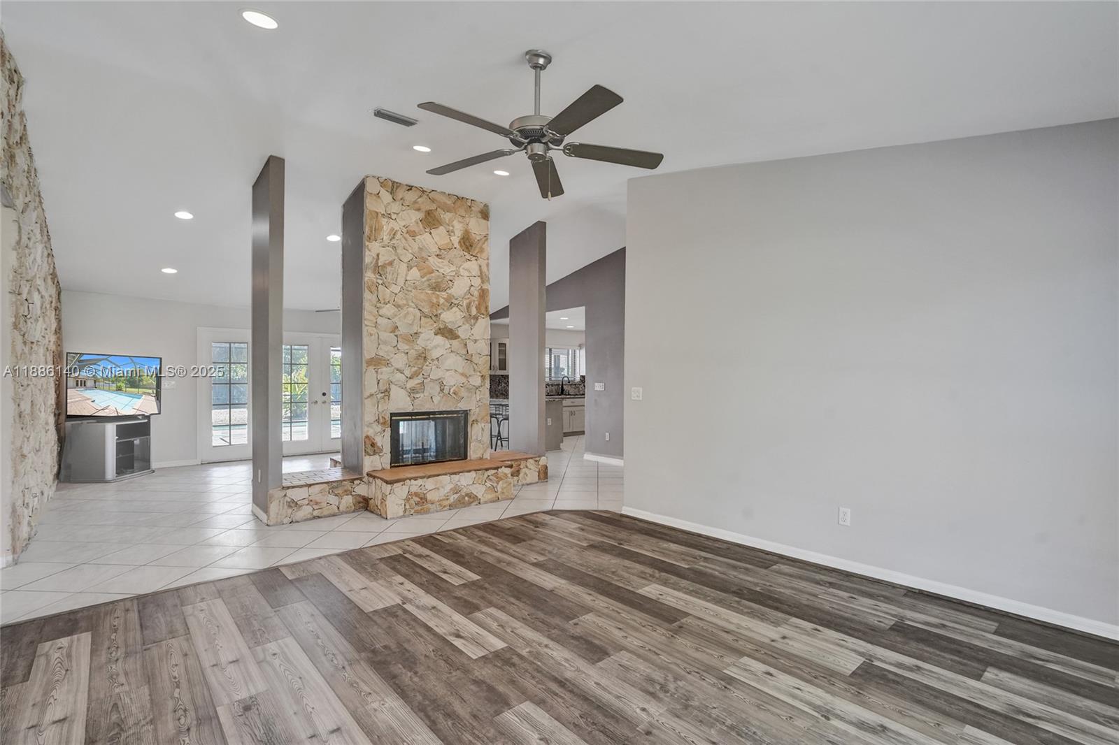 KINGS GROVE - Residential