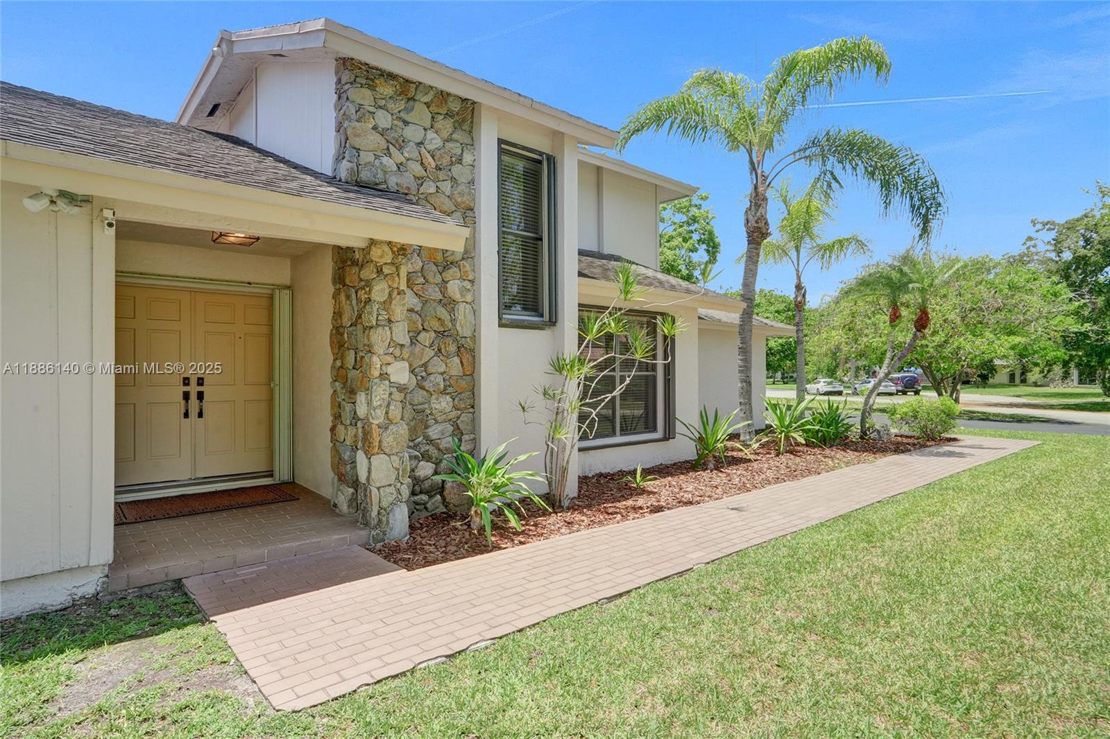 KINGS GROVE - Residential