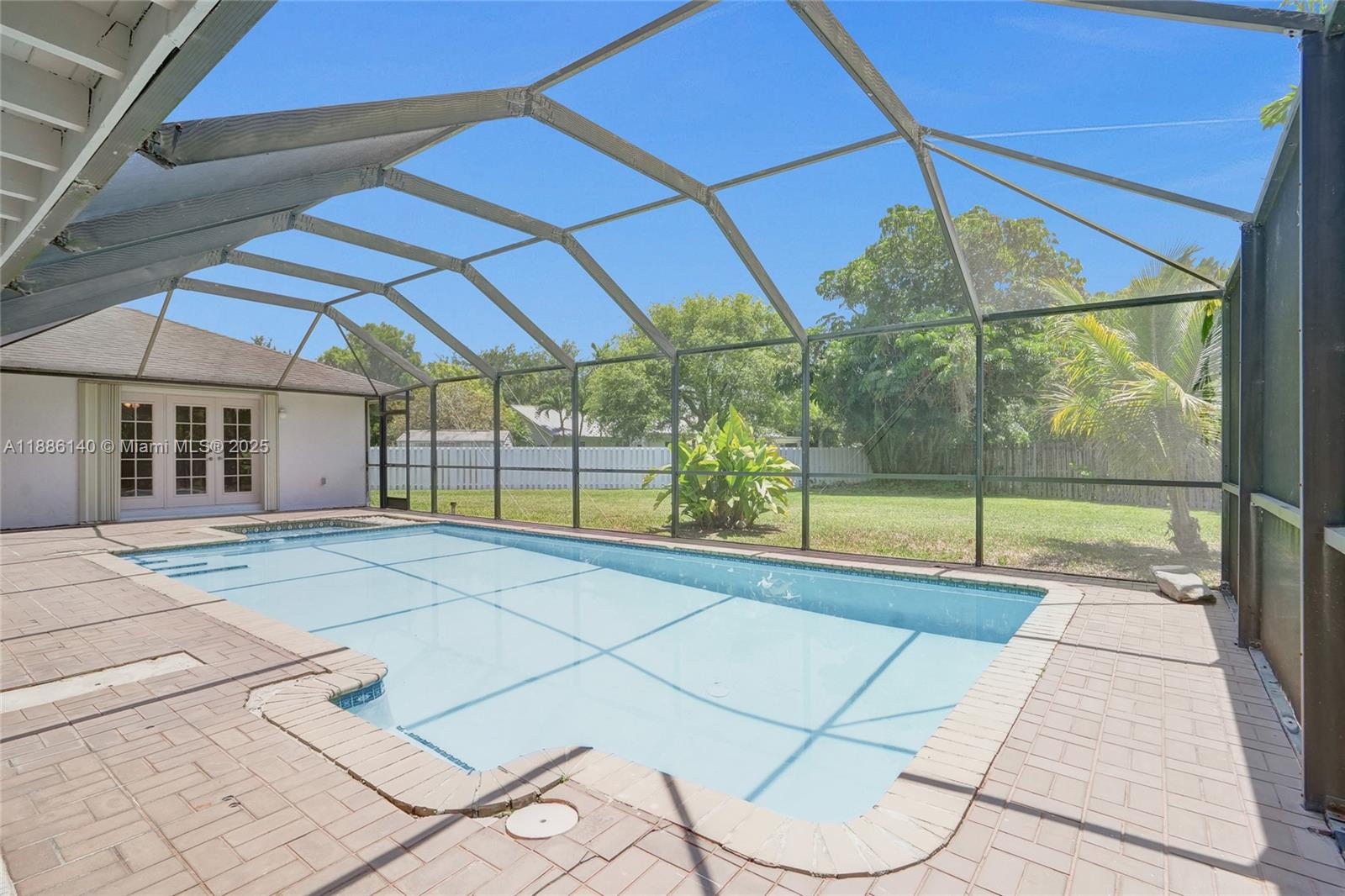 KINGS GROVE - Residential