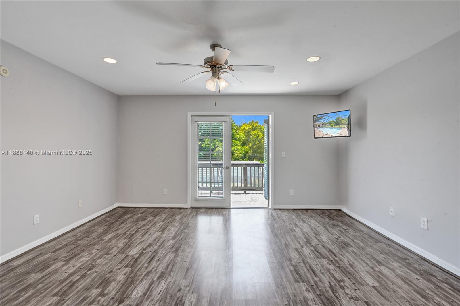 KINGS GROVE - Residential