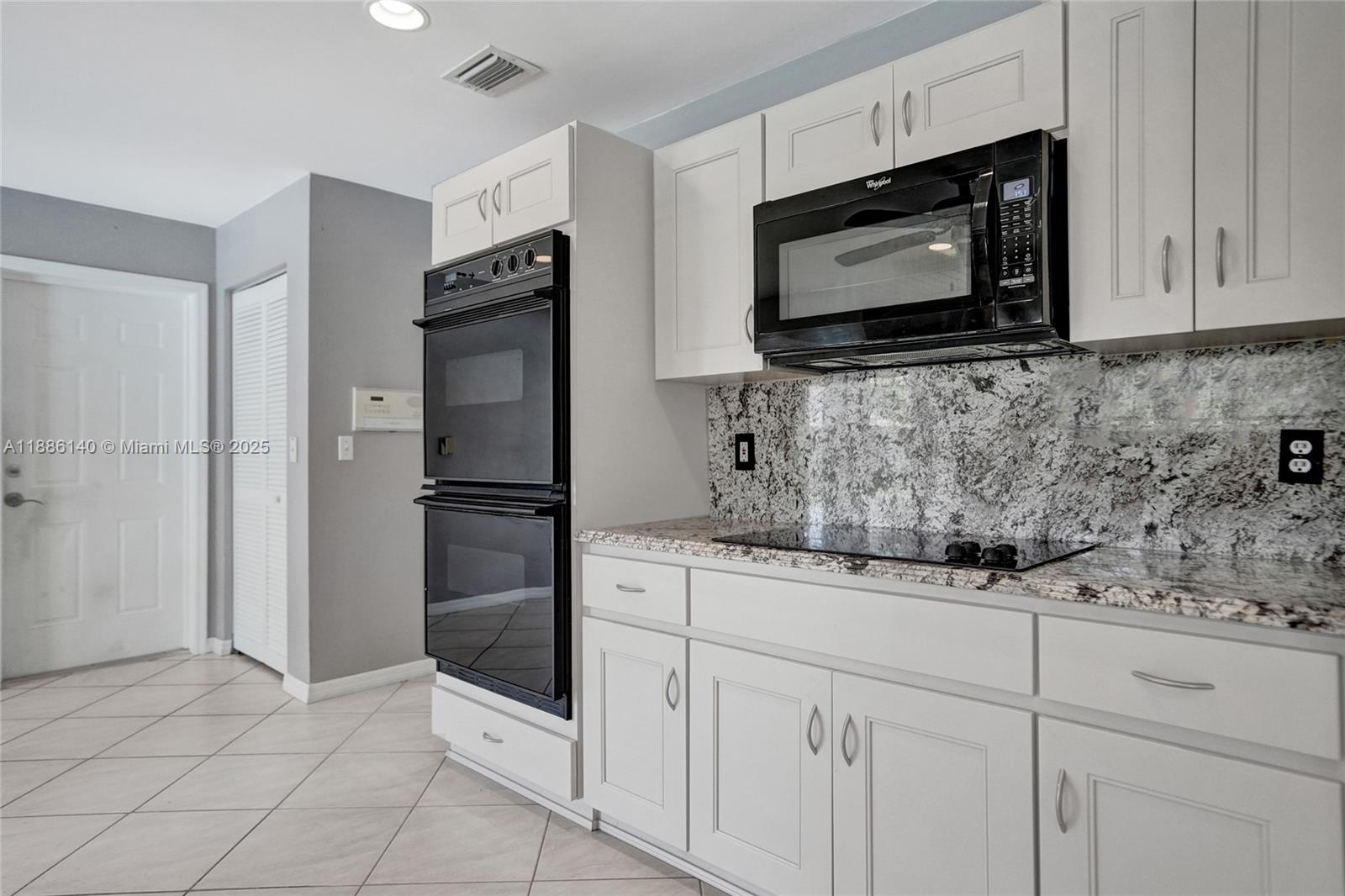 KINGS GROVE - Residential