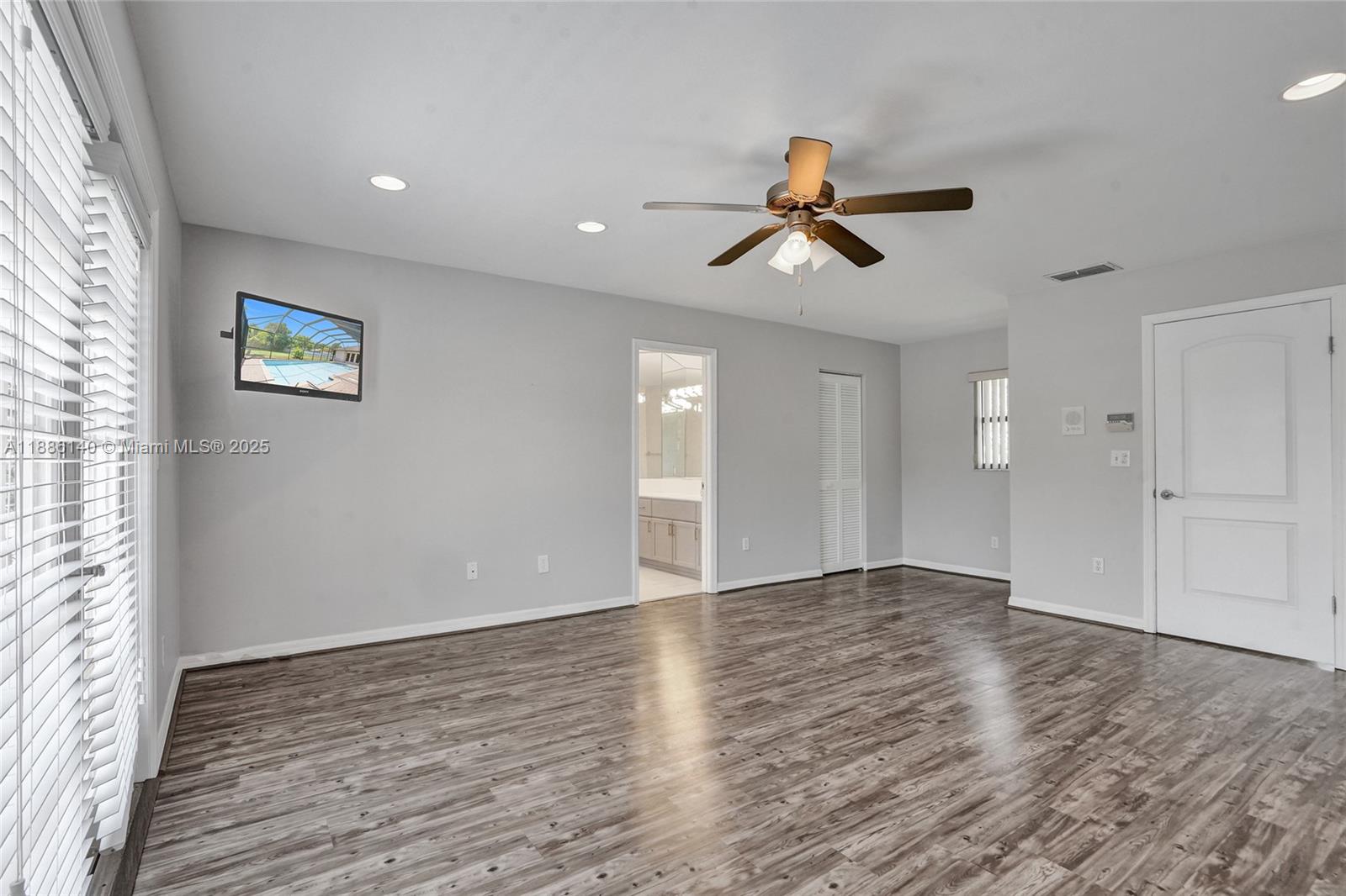 KINGS GROVE - Residential