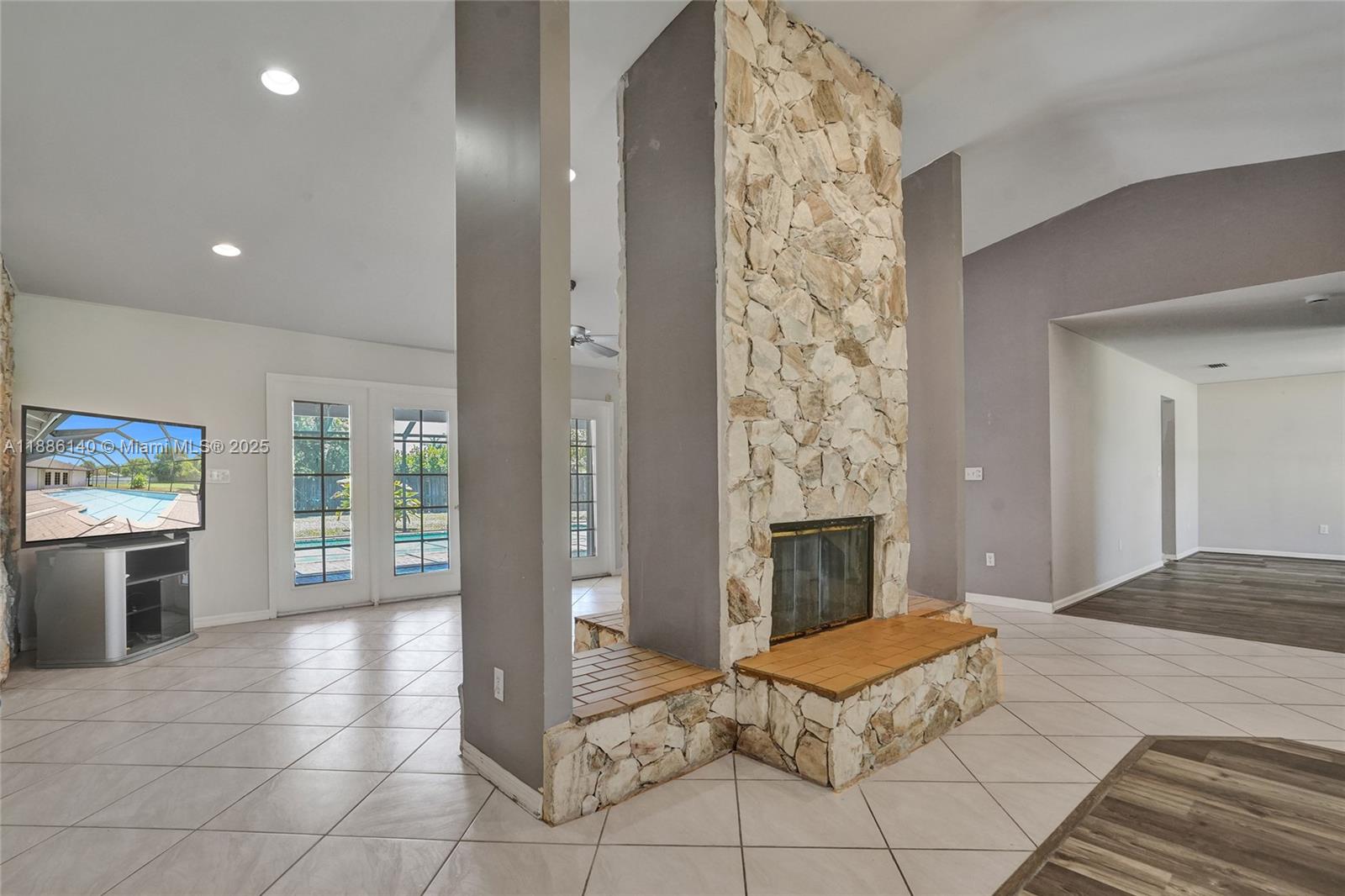 KINGS GROVE - Residential