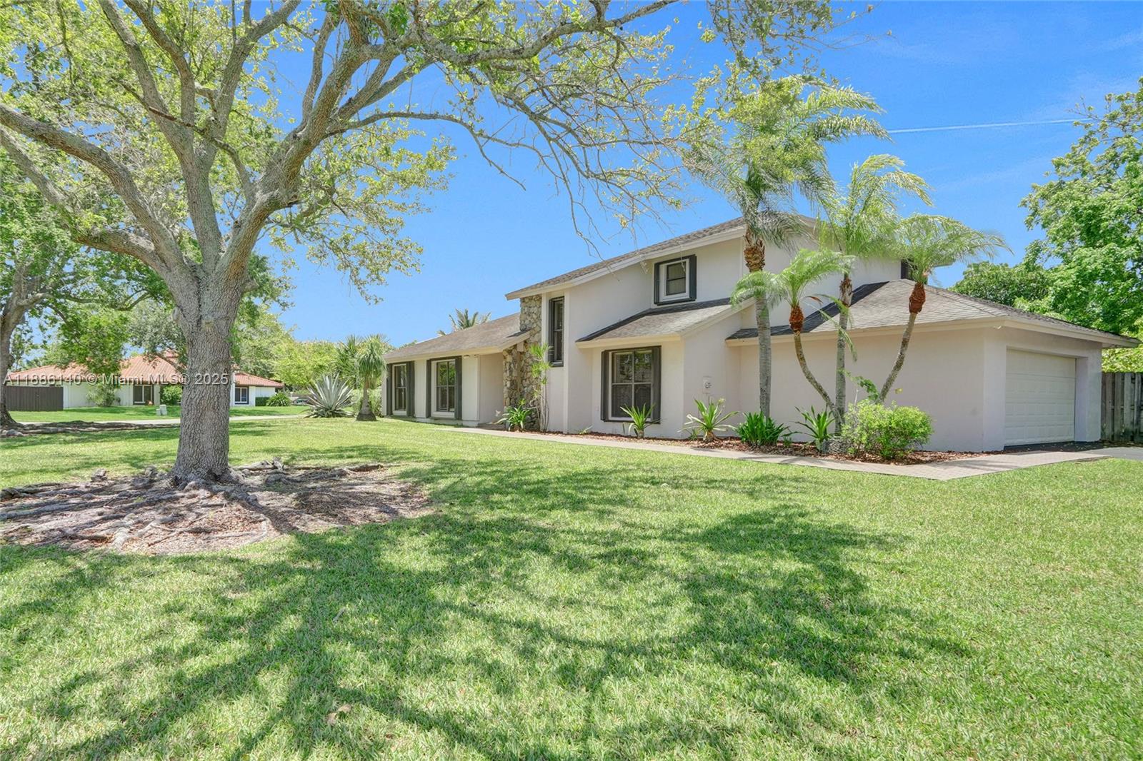 KINGS GROVE - Residential