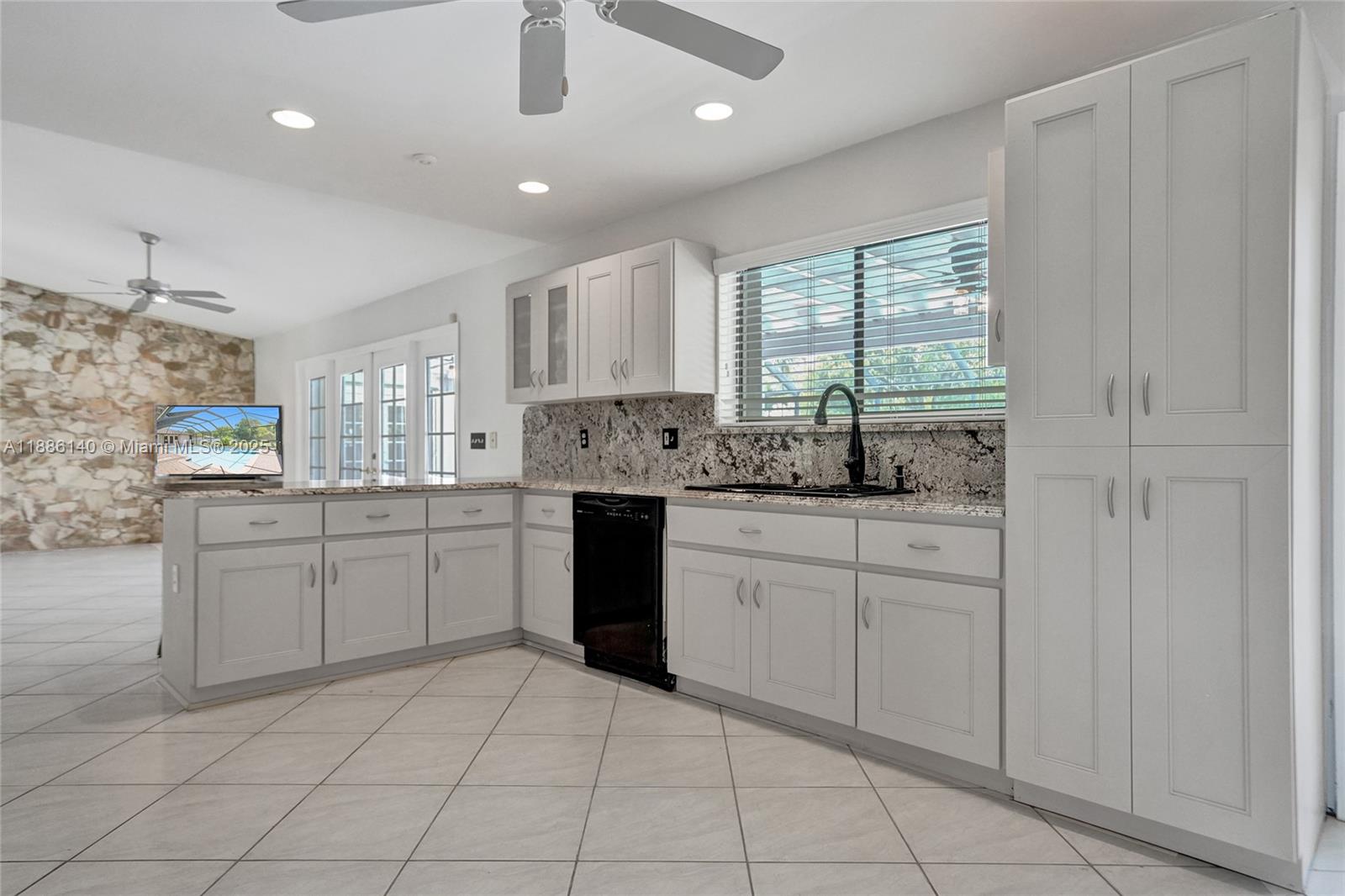 KINGS GROVE - Residential