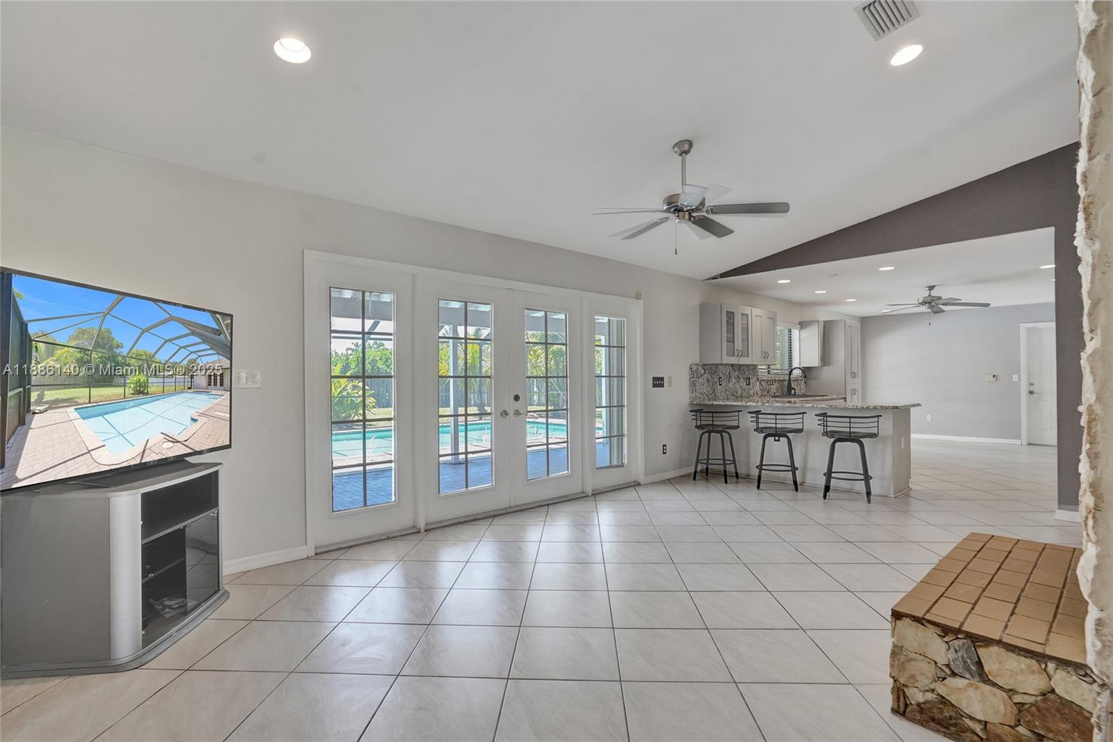 KINGS GROVE - Residential