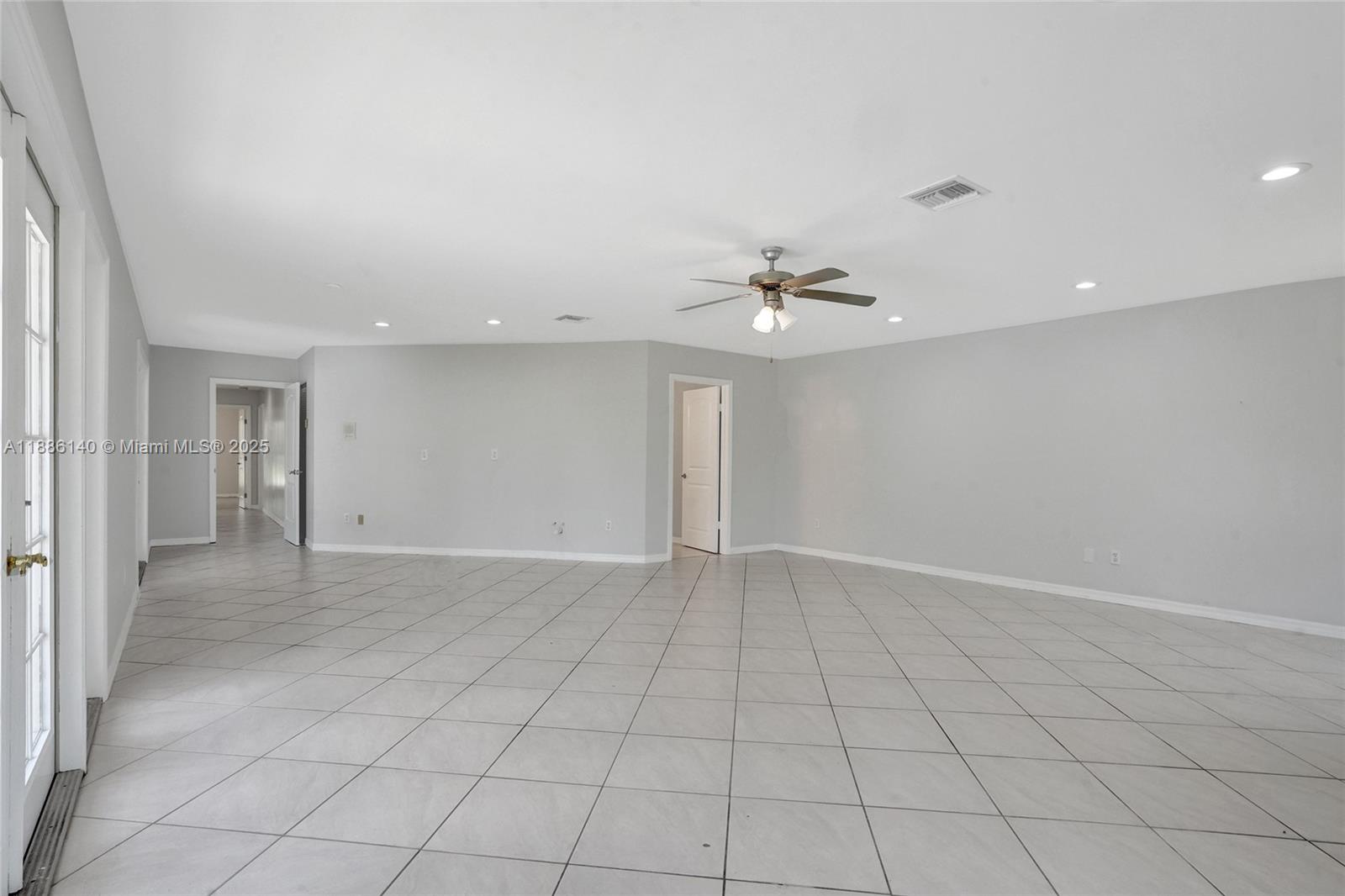 KINGS GROVE - Residential