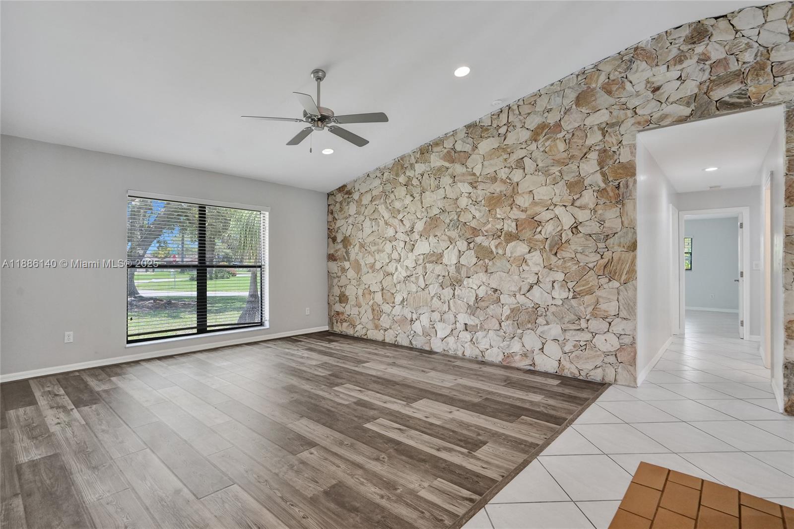 KINGS GROVE - Residential