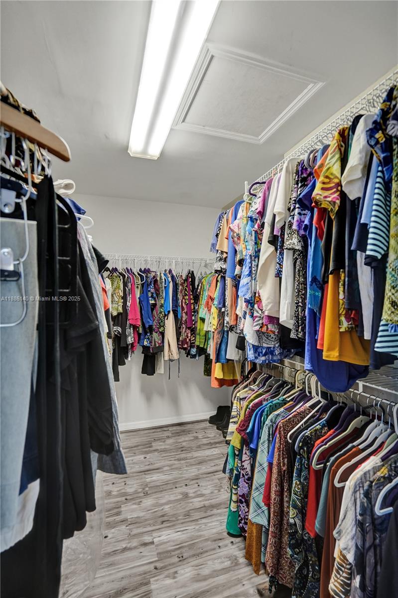 KINGS GROVE - Residential