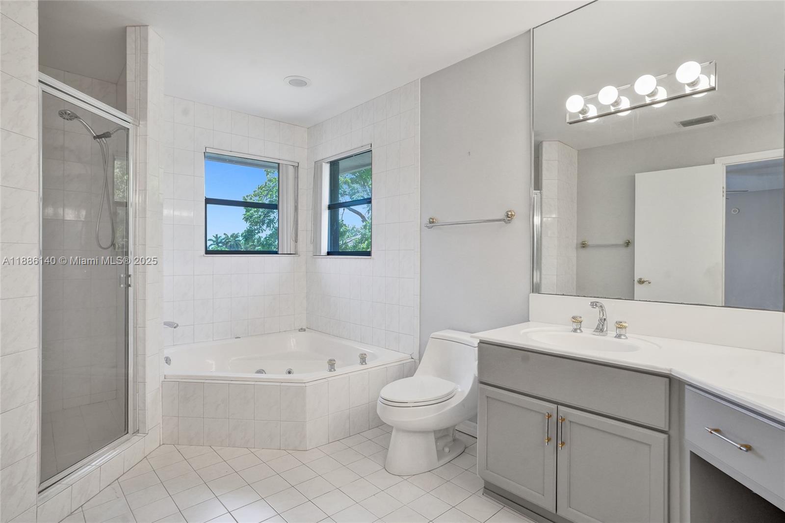 KINGS GROVE - Residential