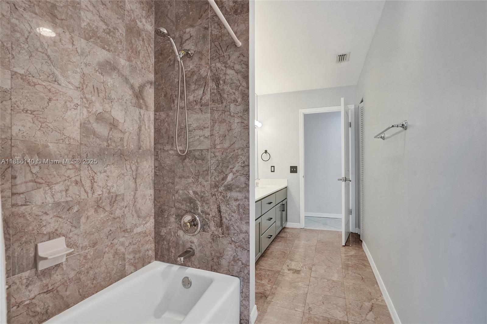 KINGS GROVE - Residential