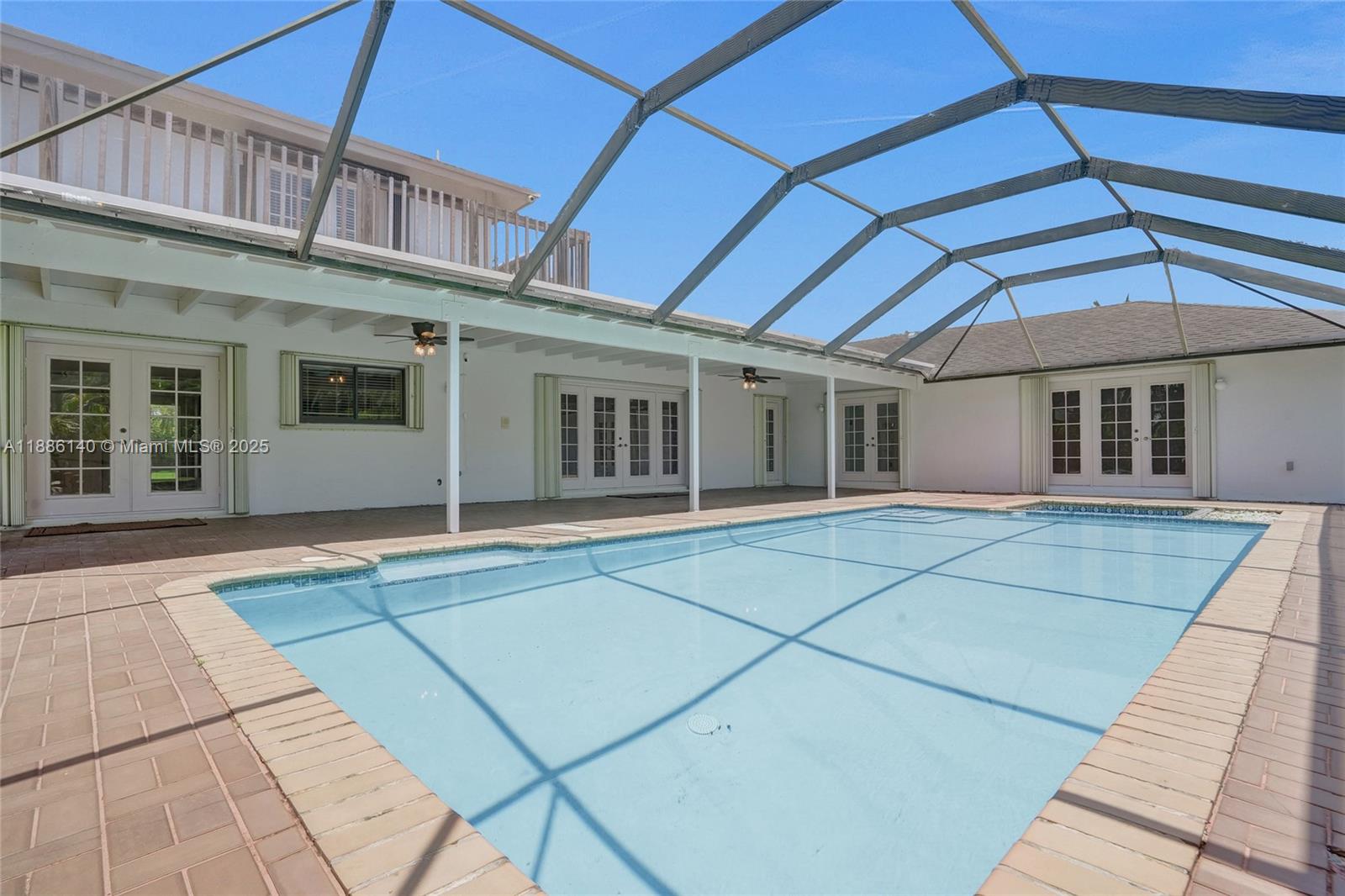 KINGS GROVE - Residential