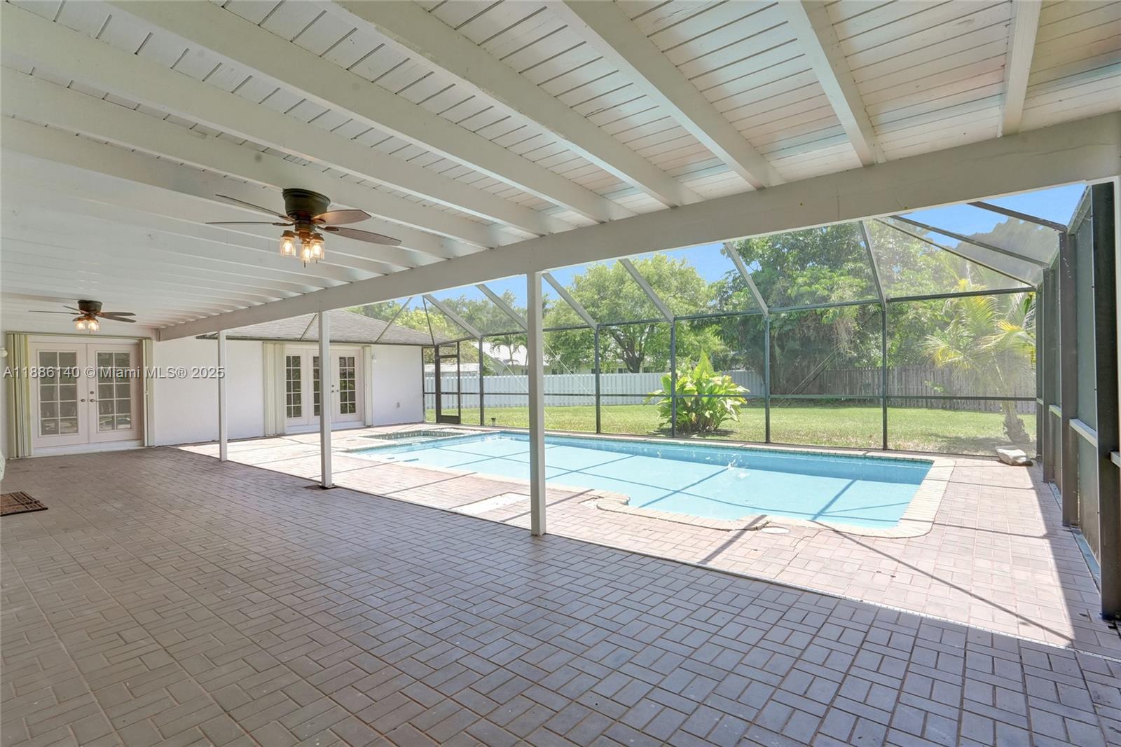 KINGS GROVE - Residential