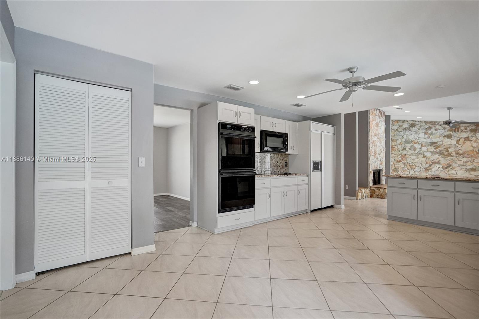 KINGS GROVE - Residential