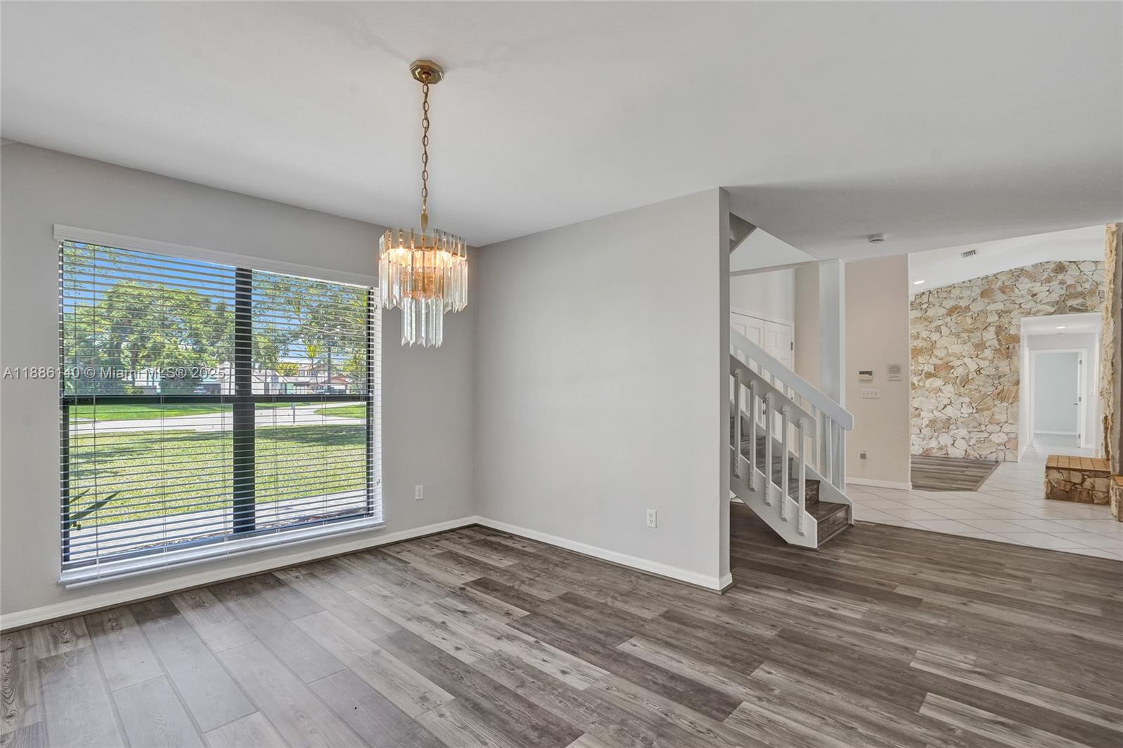 KINGS GROVE - Residential