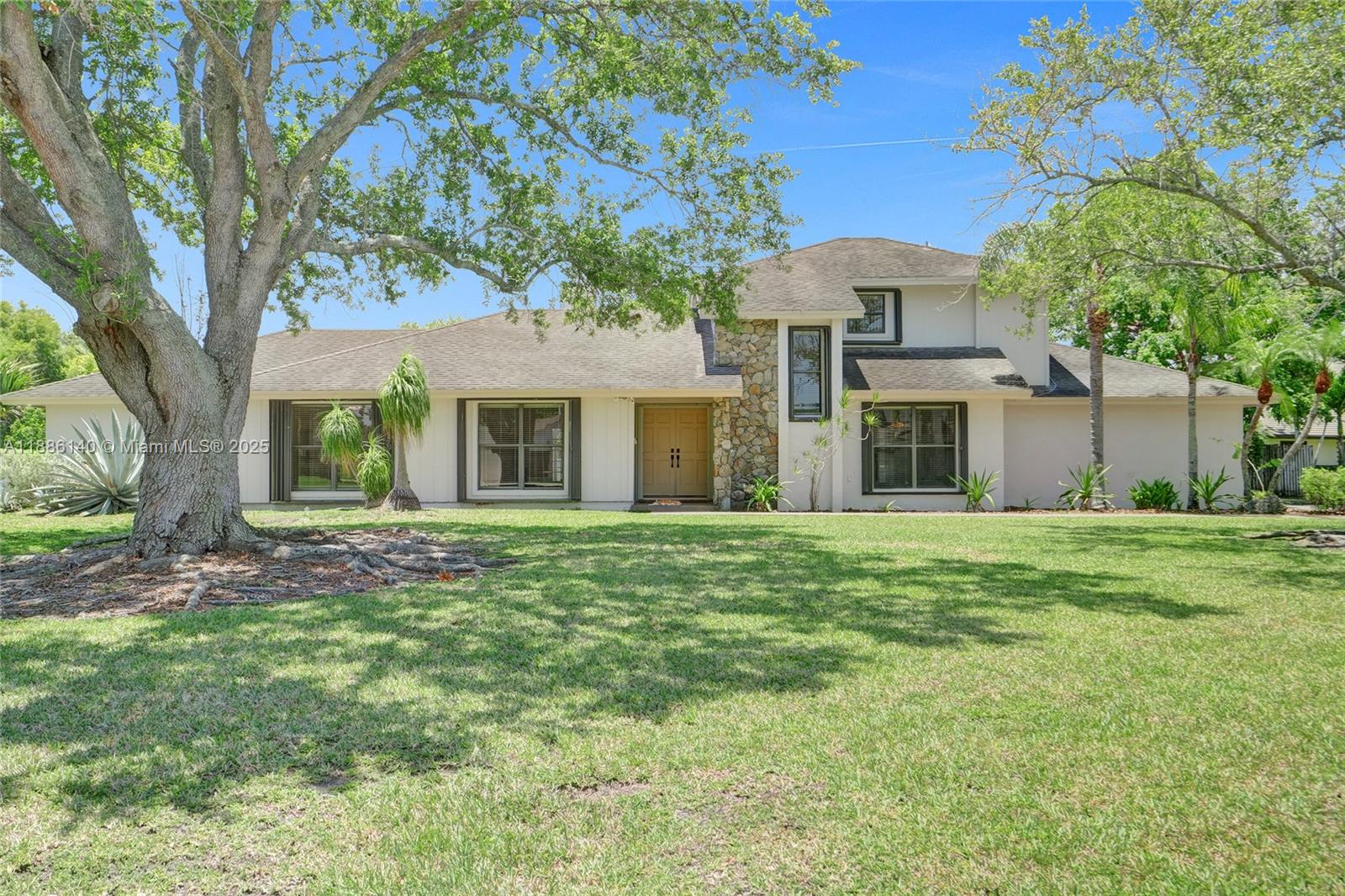 KINGS GROVE - Residential