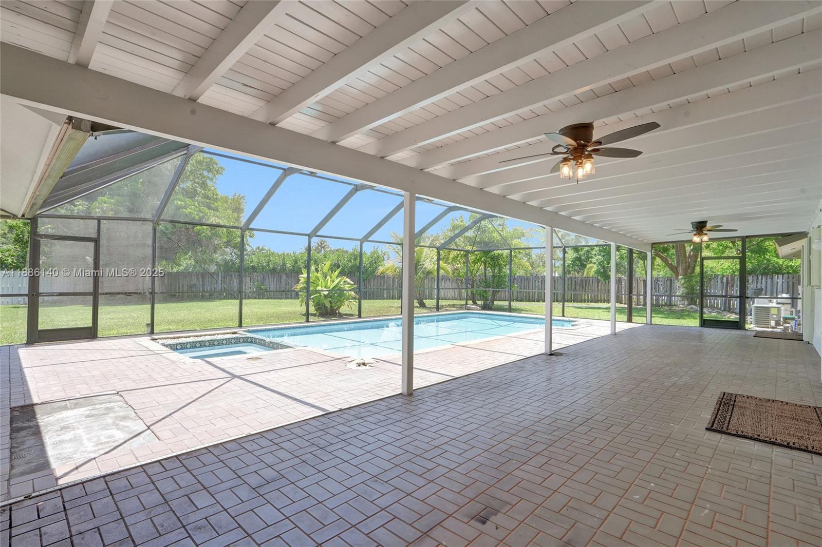 KINGS GROVE - Residential