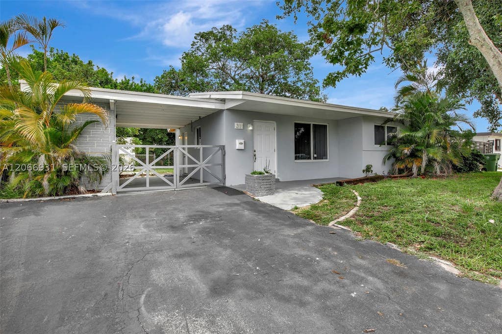 Photo of 311 SW 68th Ter, Pembroke Pines, FL 33023 (MLS # A12066931)