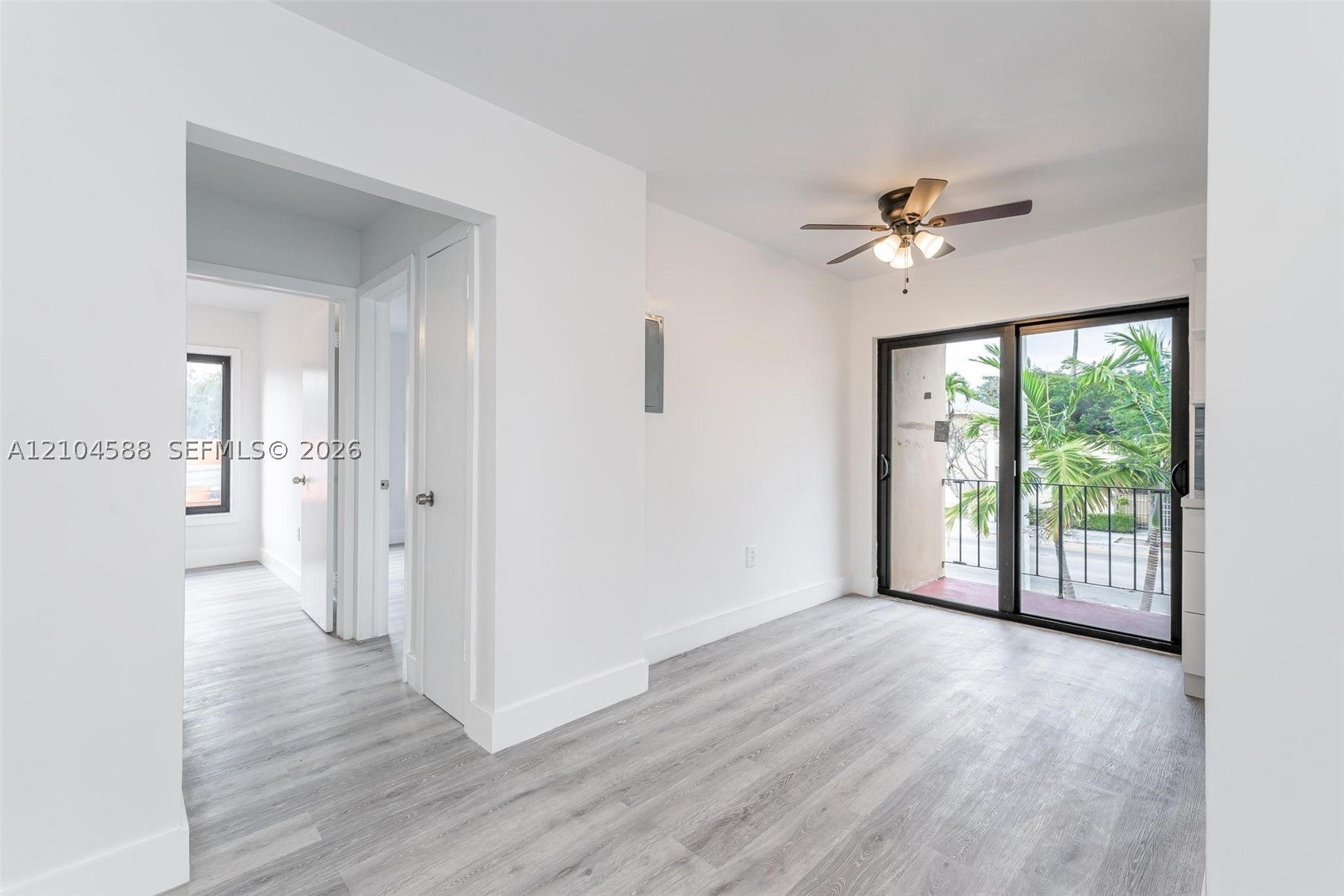 852 SW 1st St 4