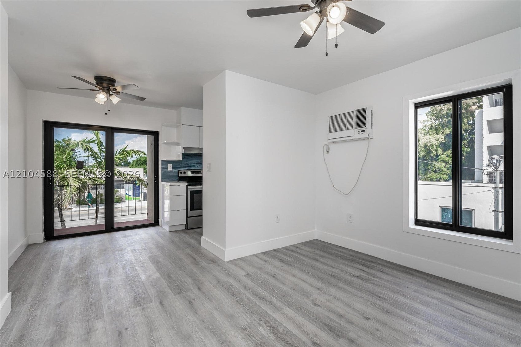 852 SW 1st St 4