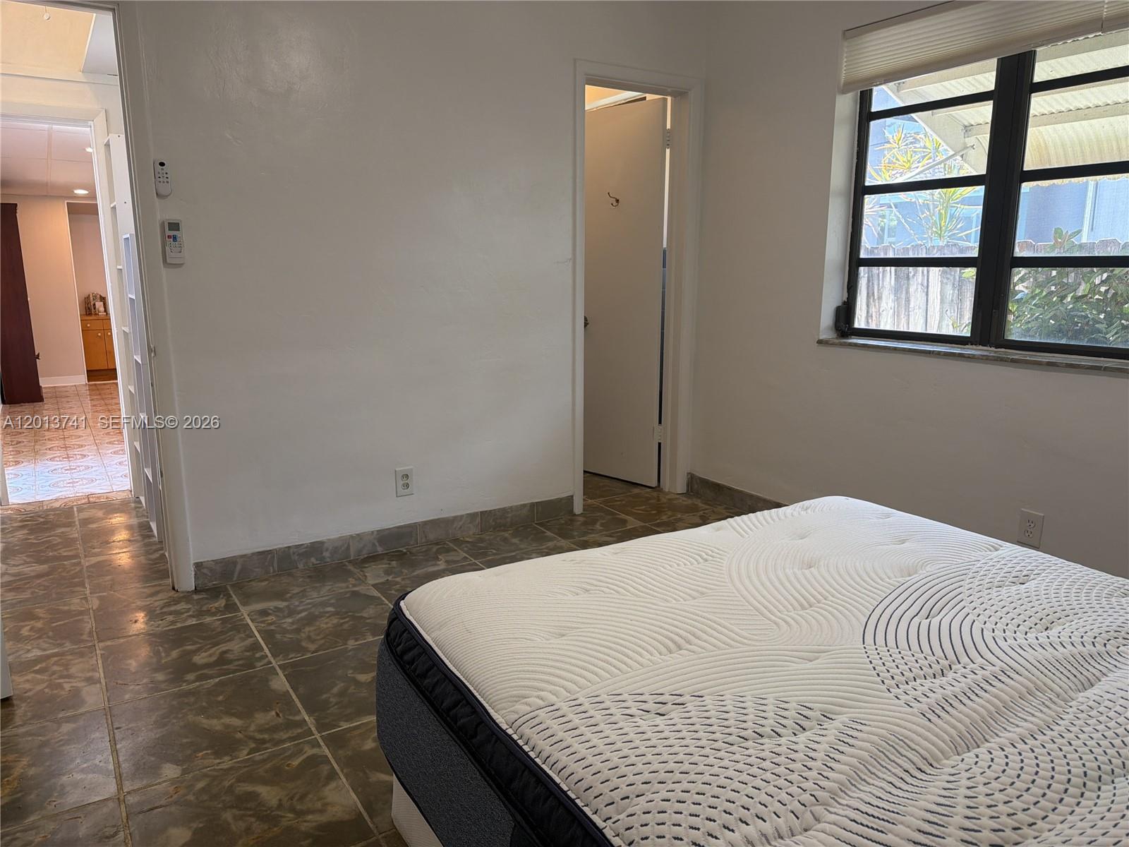 HOLLYWOOD - Residential Lease