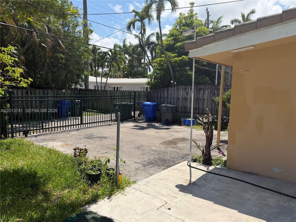 Photo of Hollywood, FL 33020 (MLS # A12013741)