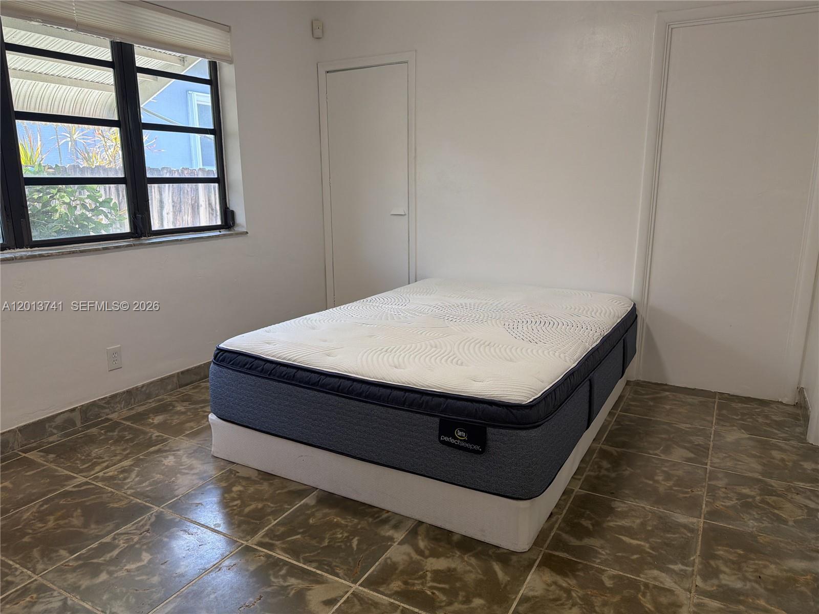 HOLLYWOOD - Residential Lease