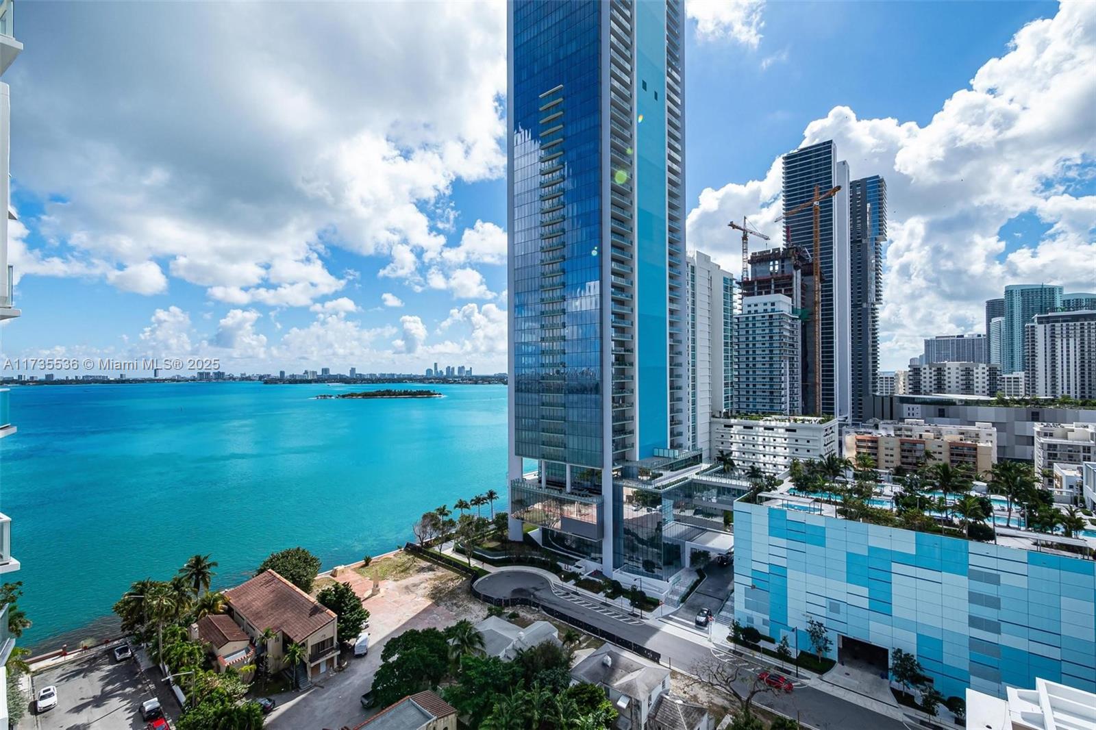 THE CRIMSON CONDO - Residential