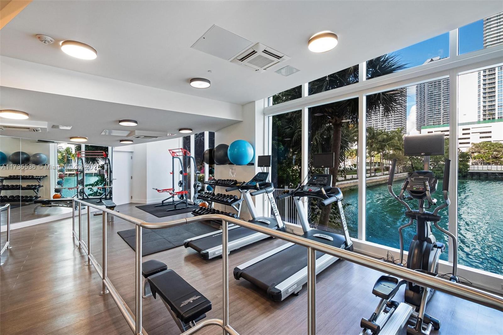 THE CRIMSON CONDO - Residential