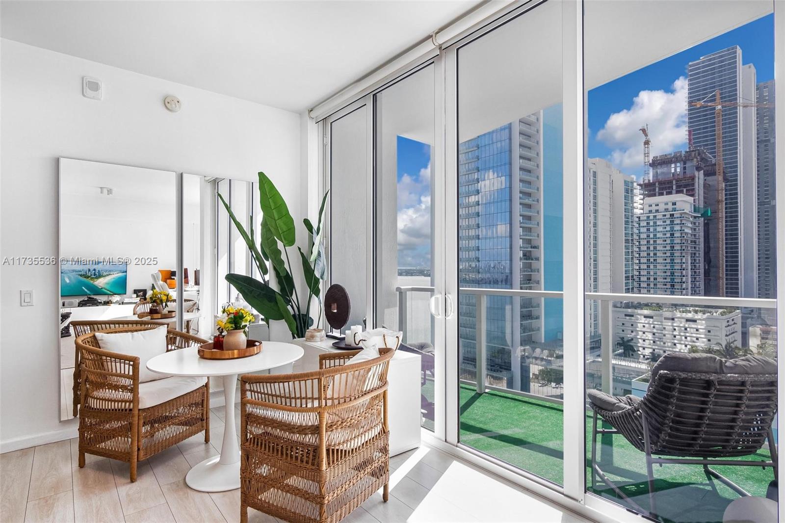 THE CRIMSON CONDO - Residential