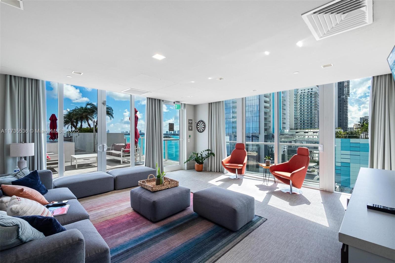 THE CRIMSON CONDO - Residential