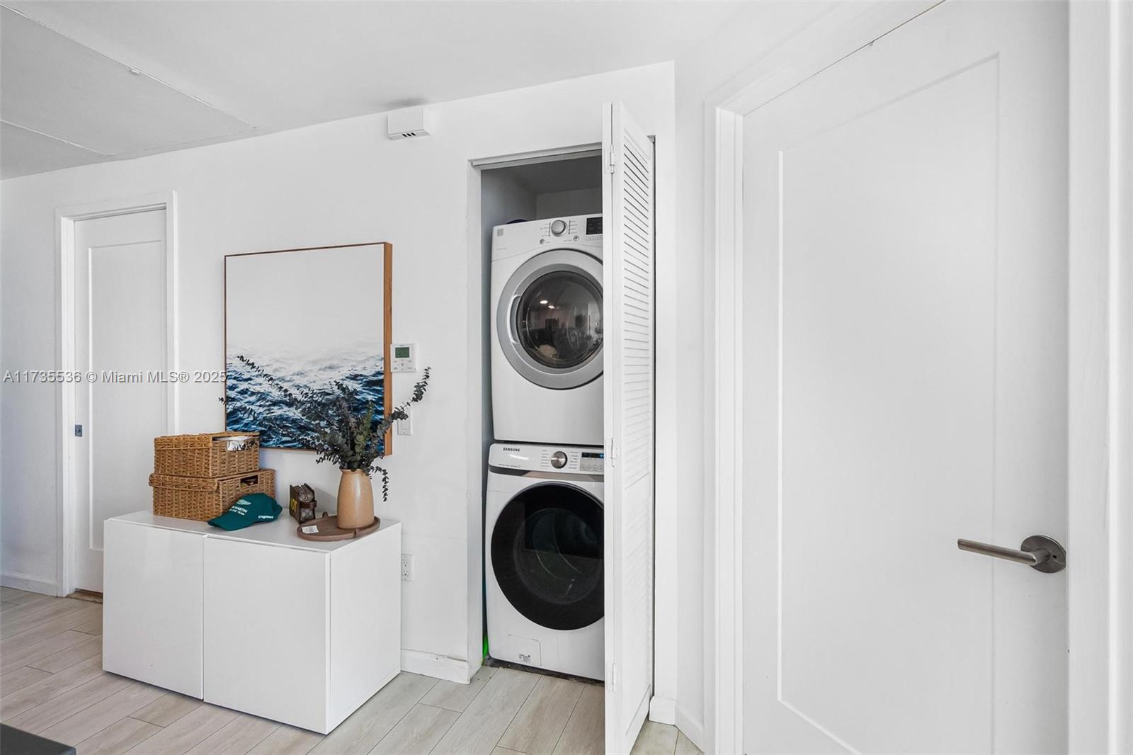 THE CRIMSON CONDO - Residential