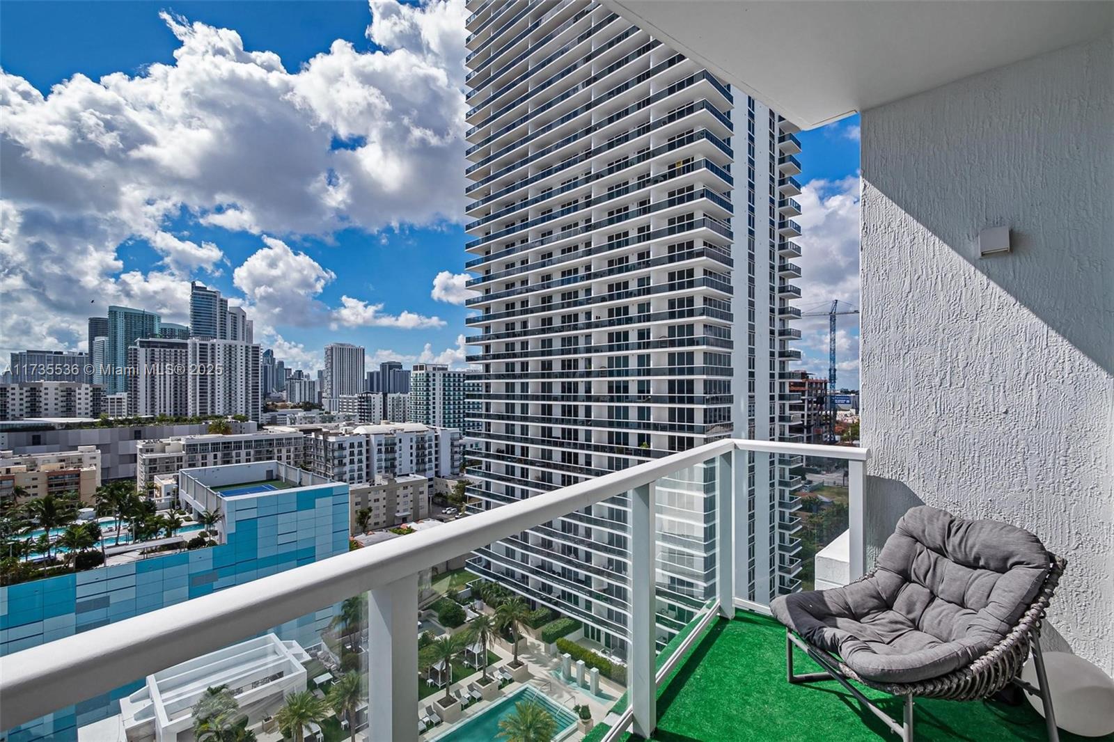 THE CRIMSON CONDO - Residential