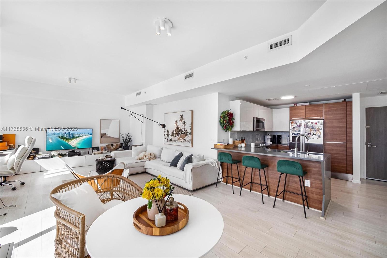 THE CRIMSON CONDO - Residential