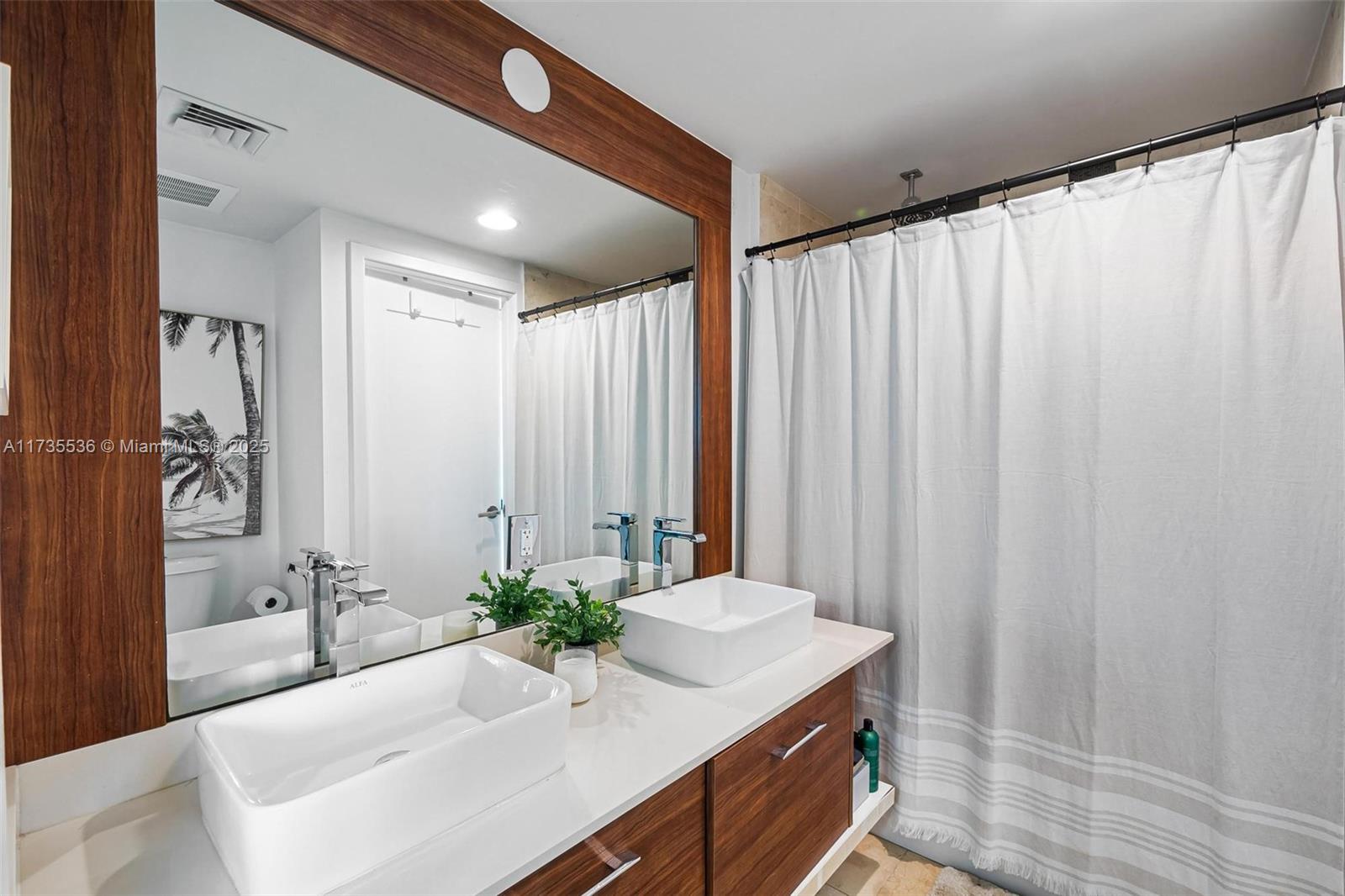 THE CRIMSON CONDO - Residential