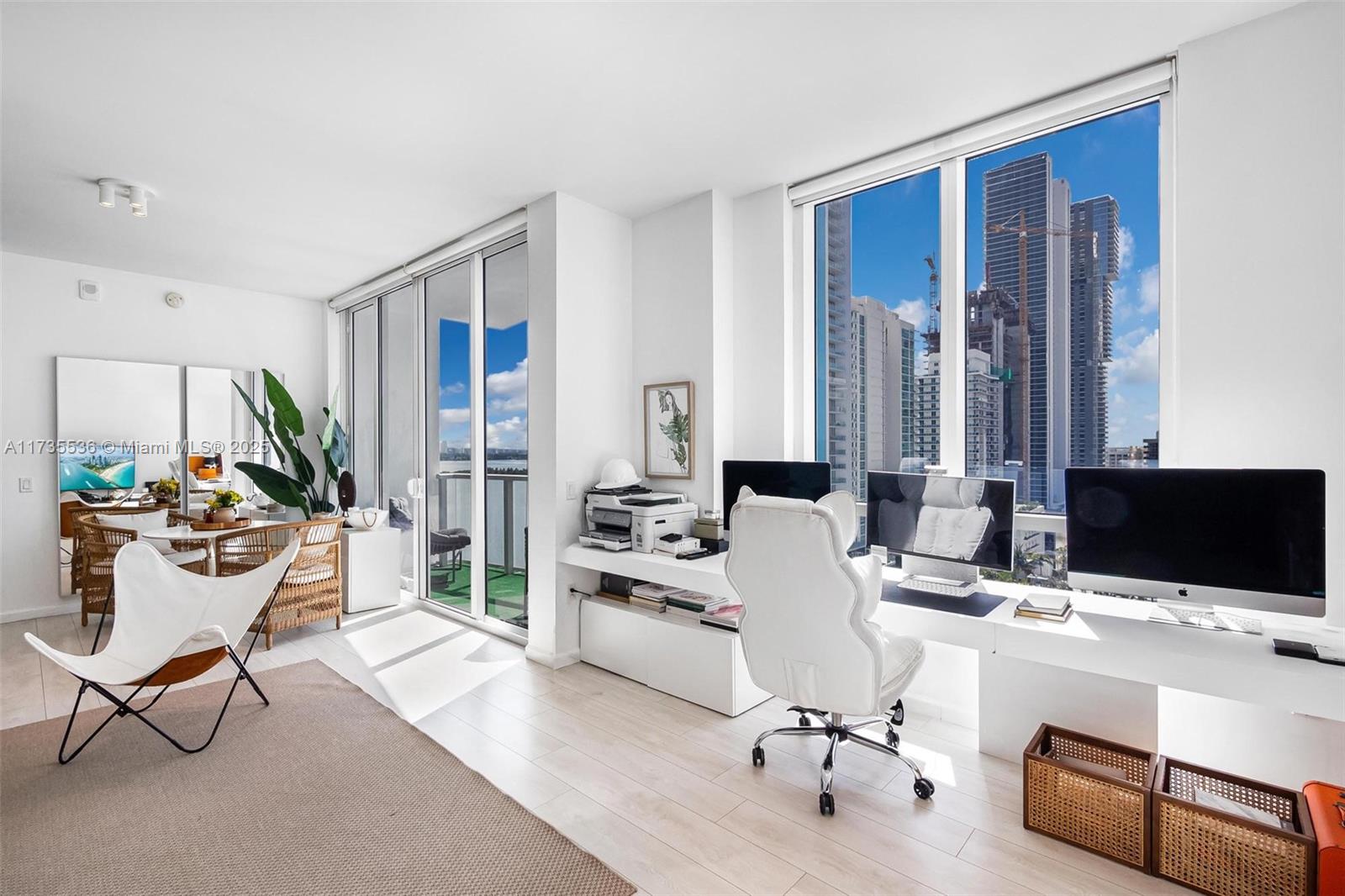 THE CRIMSON CONDO - Residential