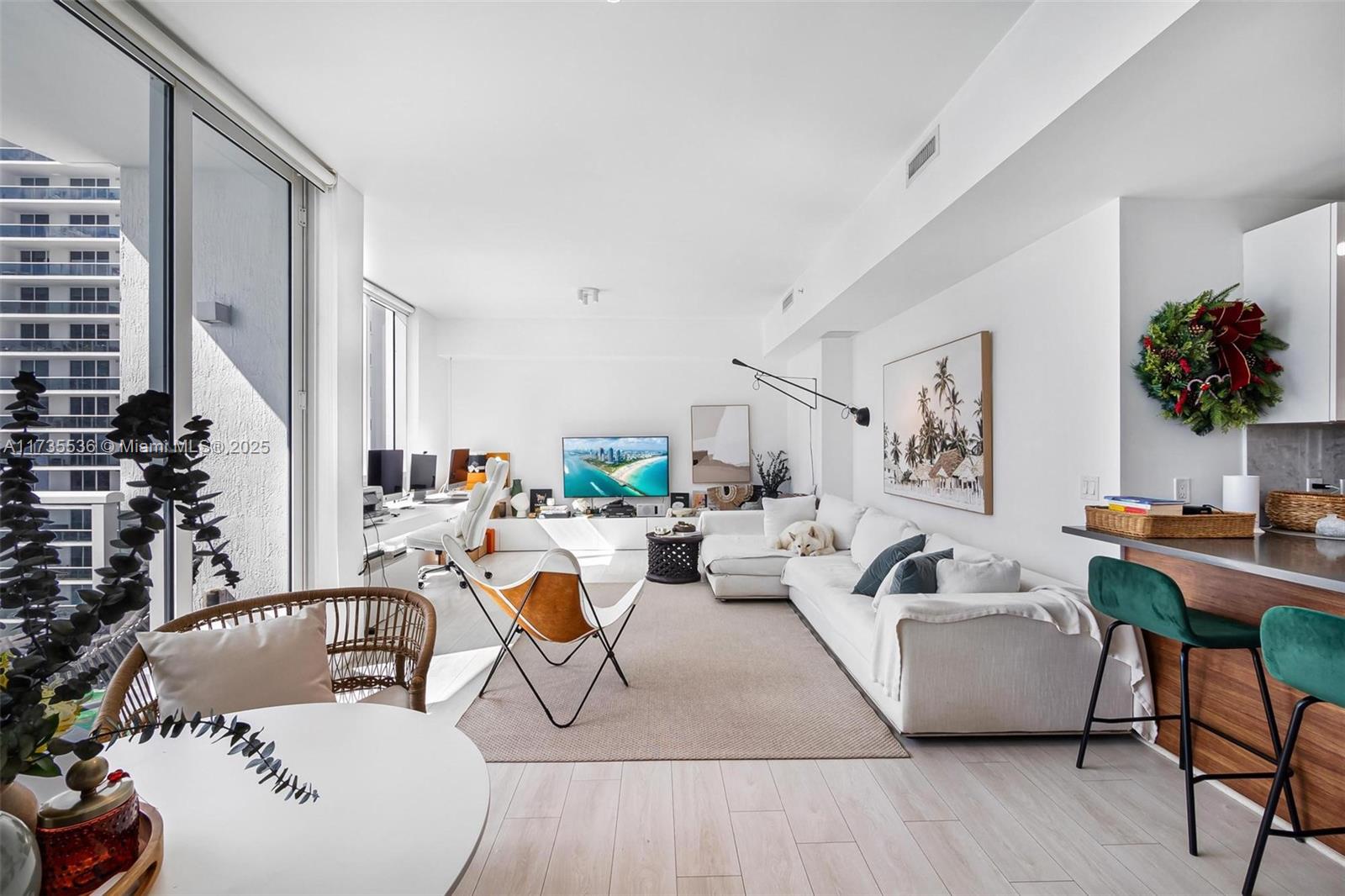 THE CRIMSON CONDO - Residential