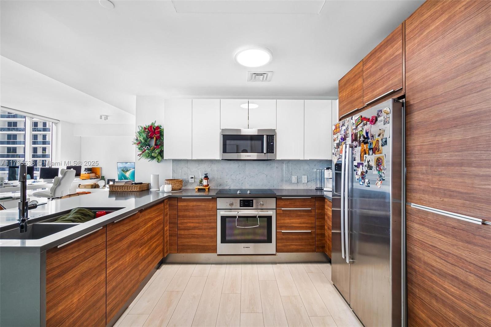 THE CRIMSON CONDO - Residential