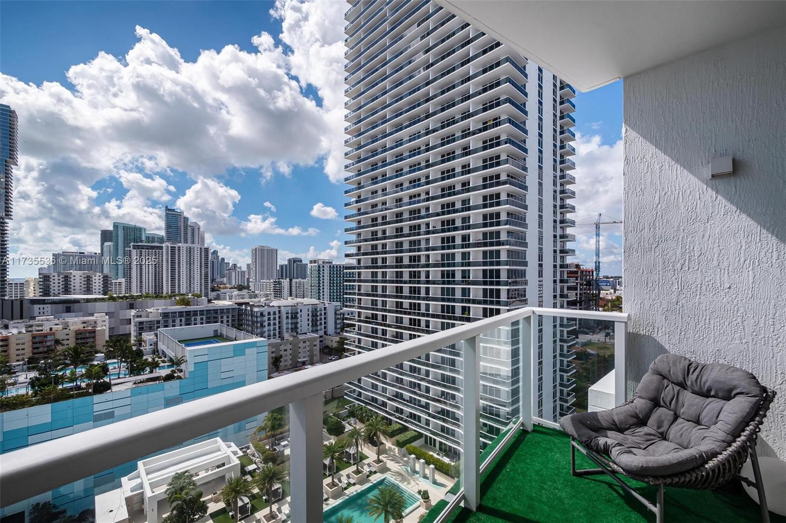 THE CRIMSON CONDO - Residential