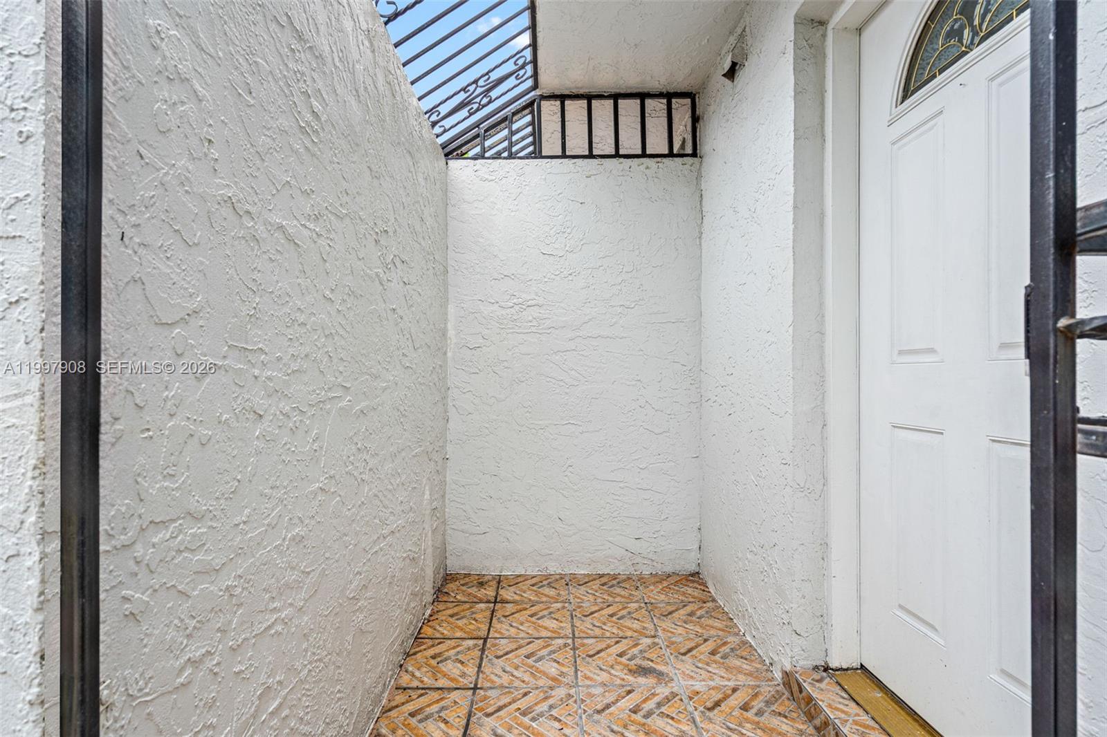 LAGUNA CONDO - Residential Lease