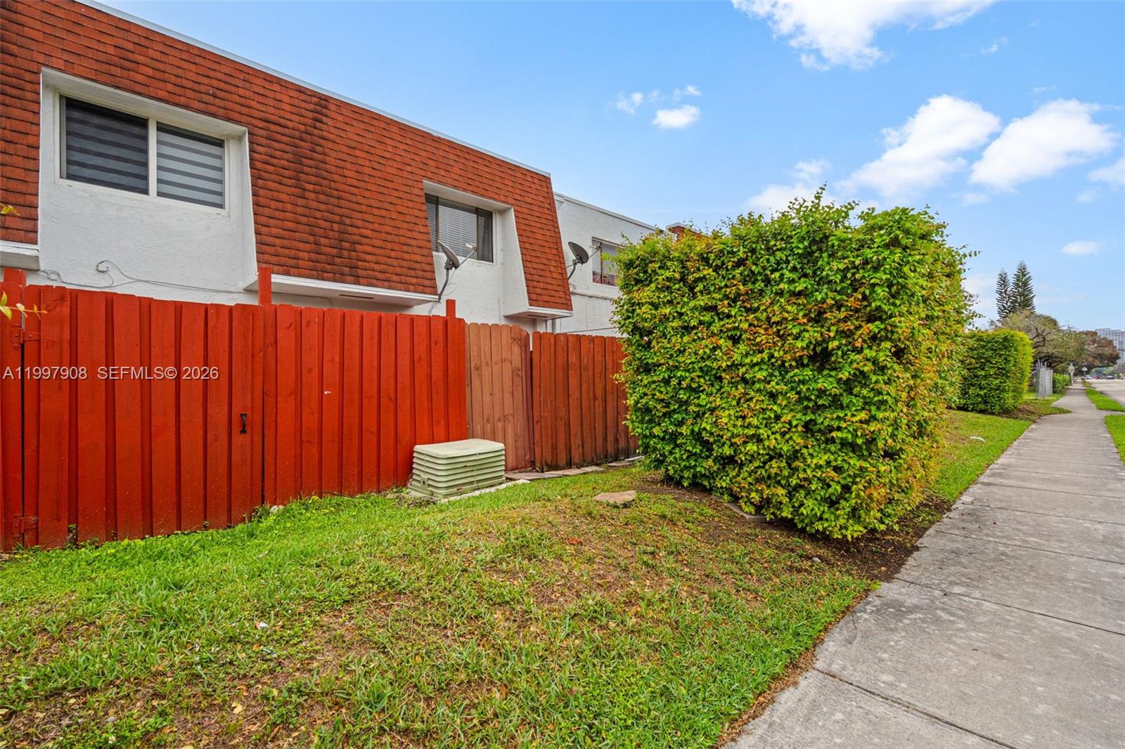 LAGUNA CONDO - Residential Lease