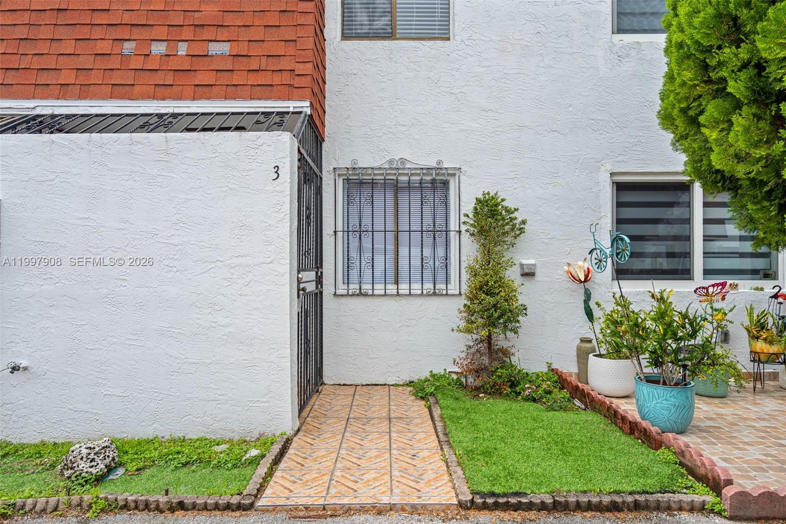 LAGUNA CONDO - Residential Lease