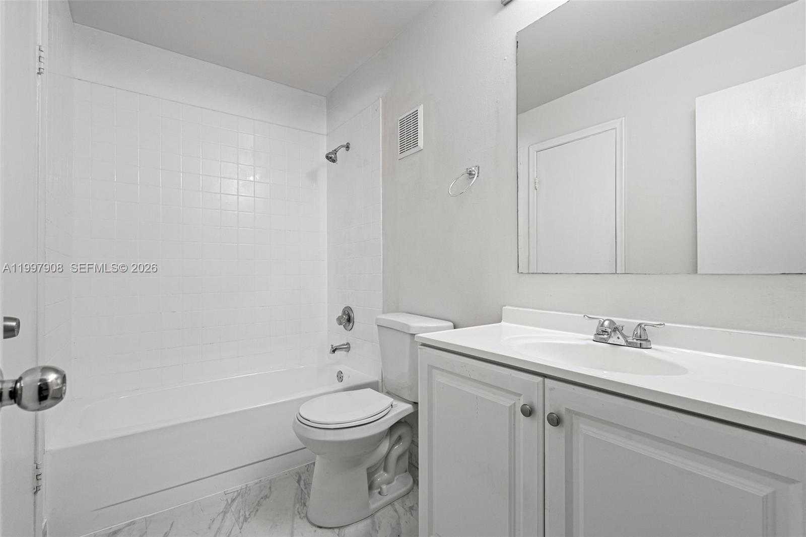 LAGUNA CONDO - Residential Lease