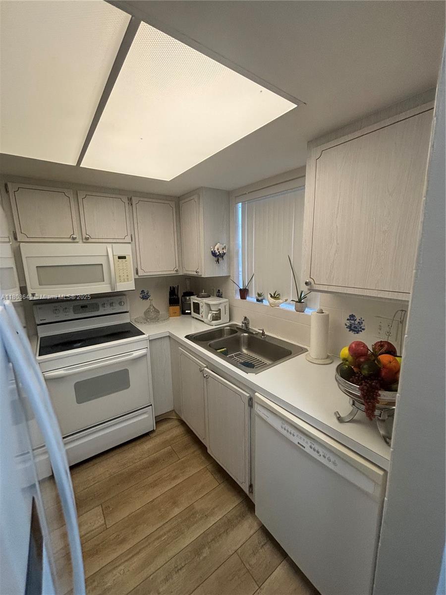 2929 SE Ocean Blvd 125-3, Stuart, FL, 34996/$240,000 4 2929 SE Ocean Blvd 125-3