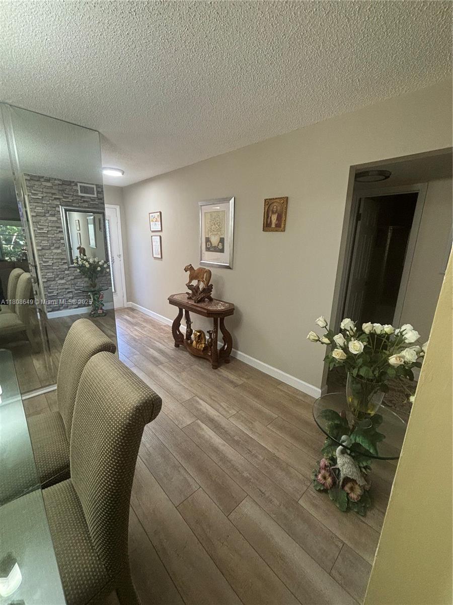 2929 SE Ocean Blvd 125-3, Stuart, FL, 34996/$240,000 3 2929 SE Ocean Blvd 125-3