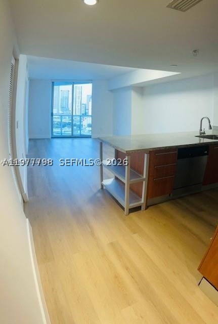 185 SW 7th St 1605