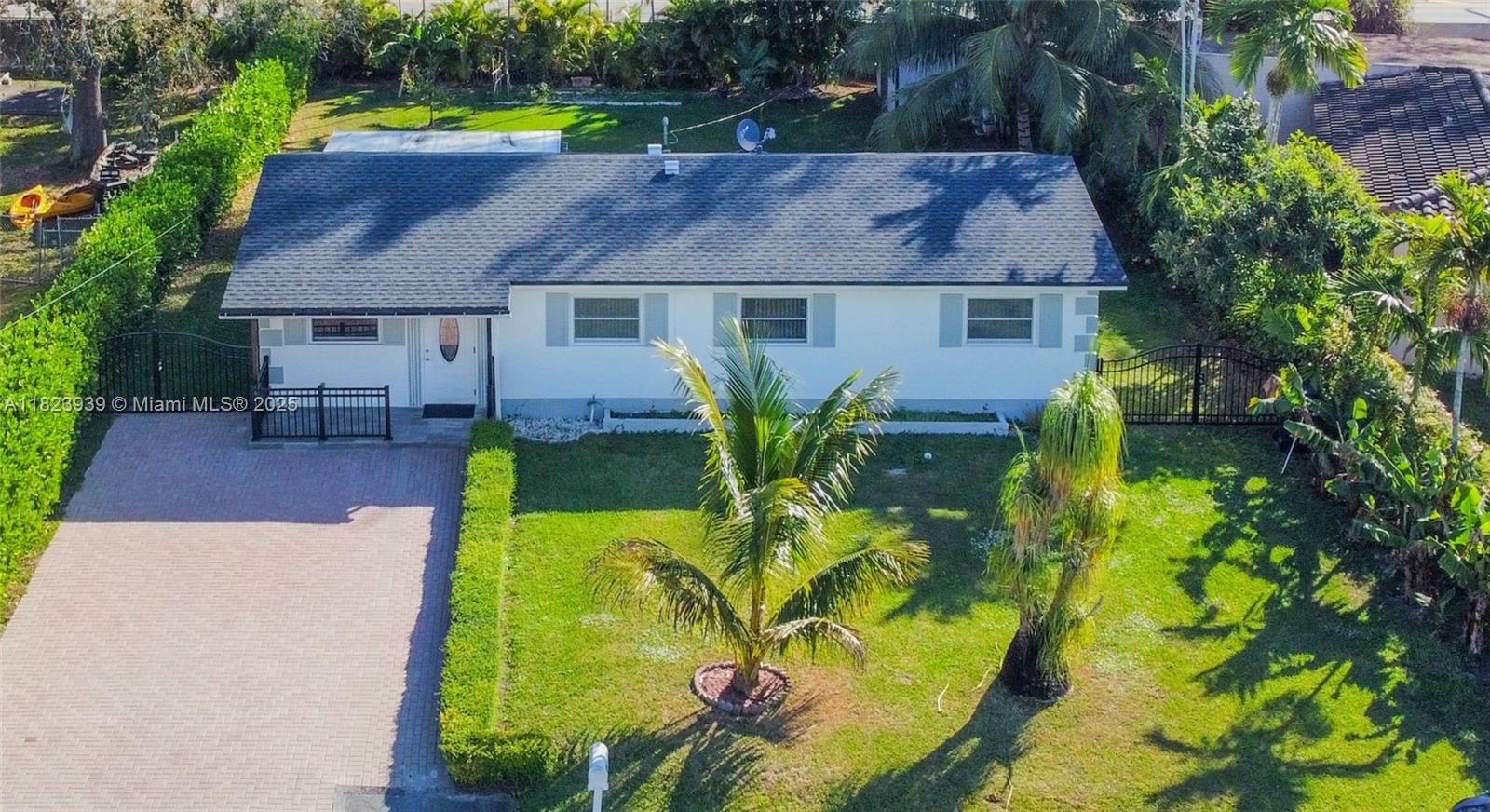 6255 Sw 62nd Ct, South Miami, Miami-Dade County, Florida - 3 Bedrooms  
2 Bathrooms - 