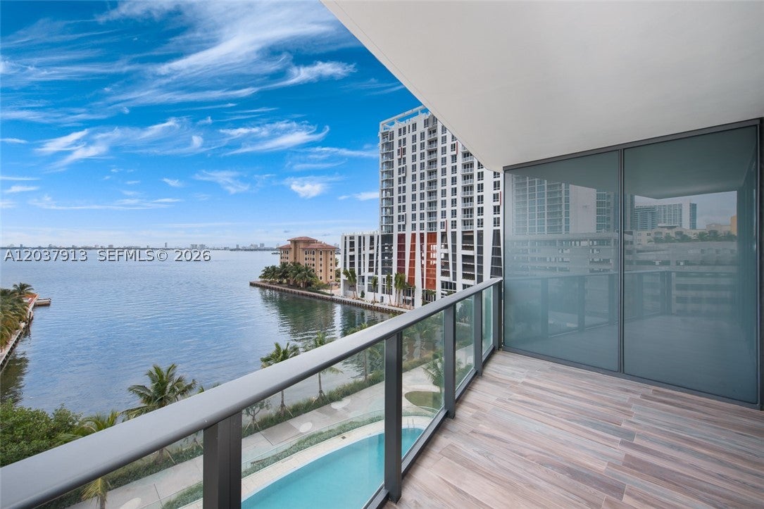 460 NE 28 ST 501