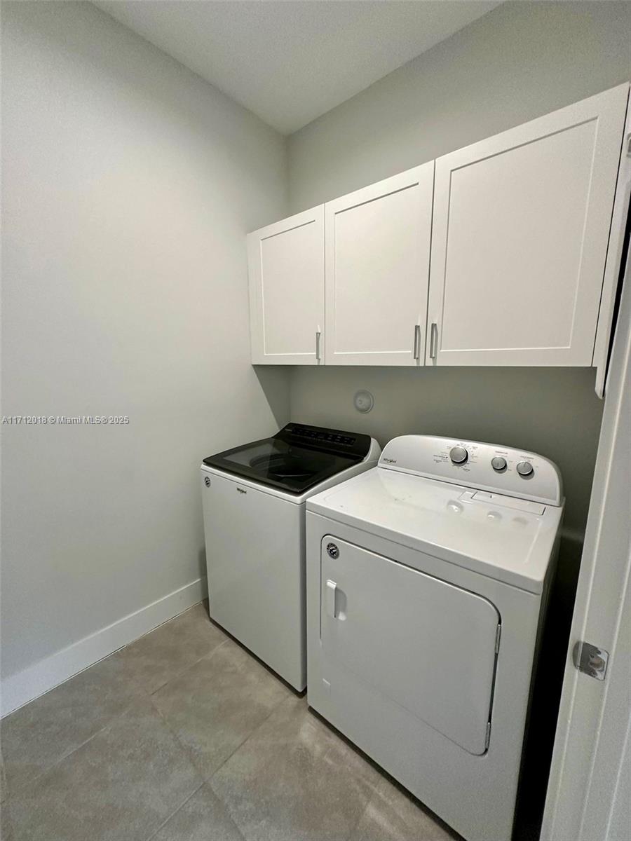 DOWNTOWN DORAL SOUTH PHAS - Residential